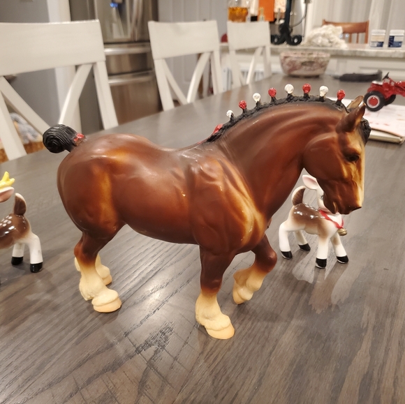 Beautiful Vintage Breyer Clydesdale Stallion With Red and White Bobs 70's -80's - Picture 4 of 12